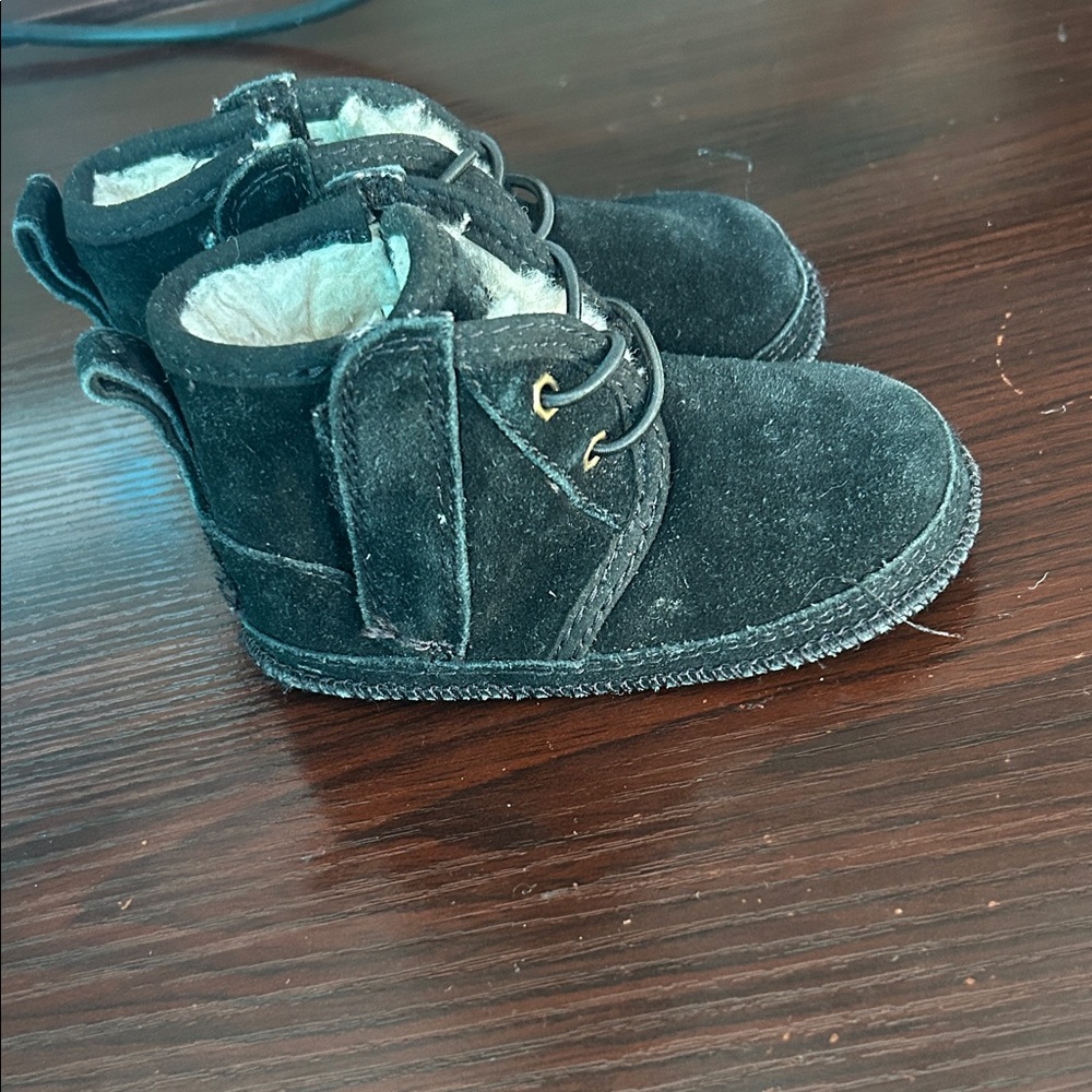 UGG Black Kids Boots with Cream Lining - Picture 3 of 3